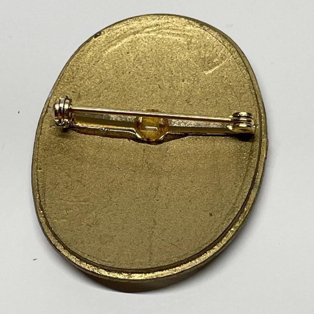 Vintage Woman Lady Brooch Pin Red Gold And‎ Black Colors Oval
